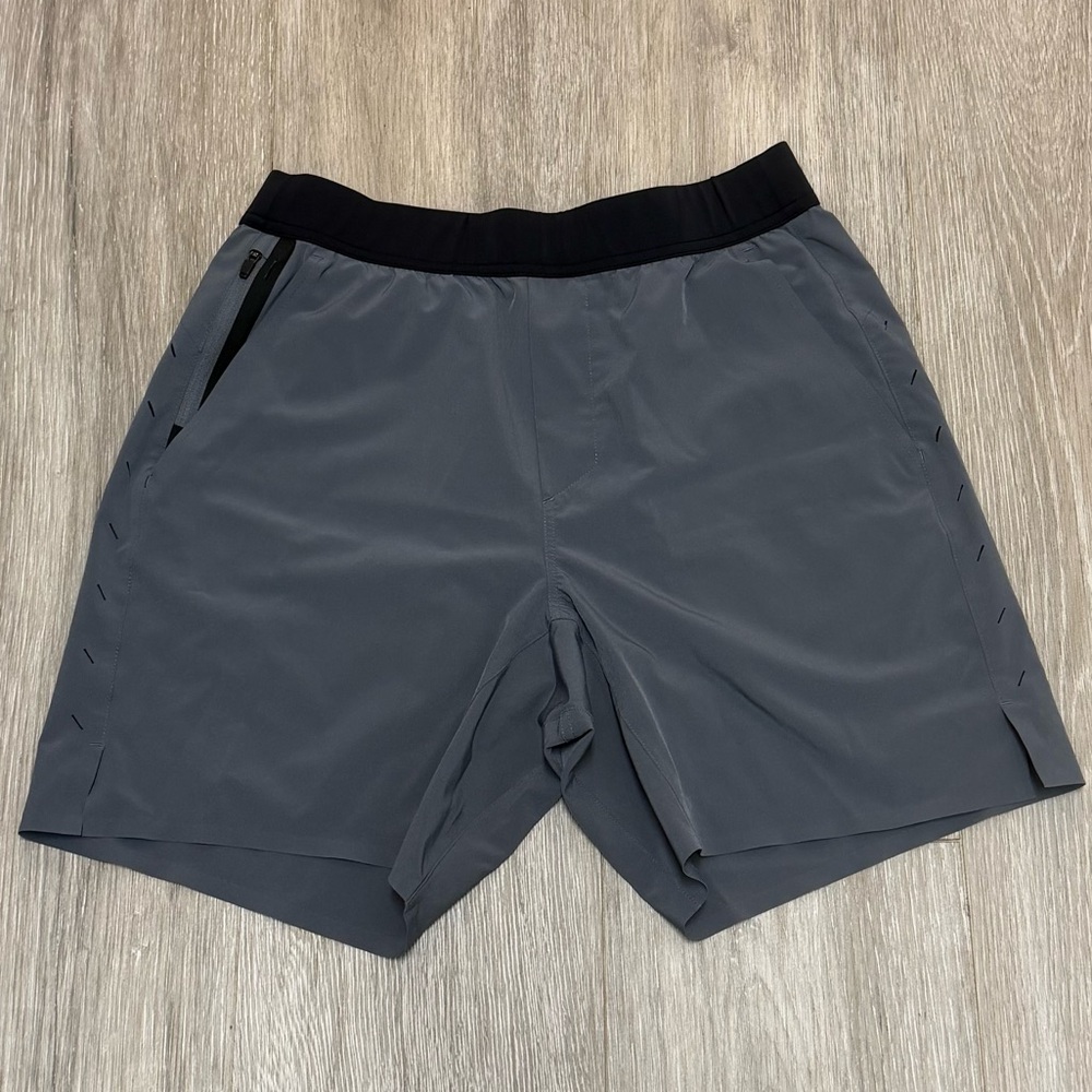 Ten Thousand Interval Short - 7” - Size M